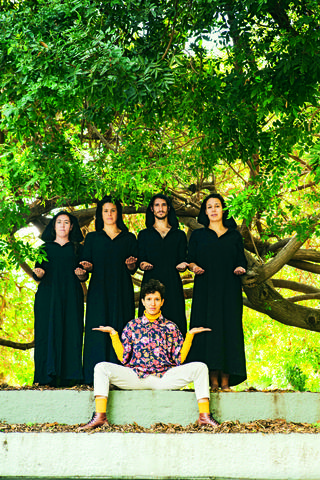 אנסמבל פנים. "העירום במופע הוא לא מיני ולא נועד לעורר מיניות" | צילום: תומי הרפז